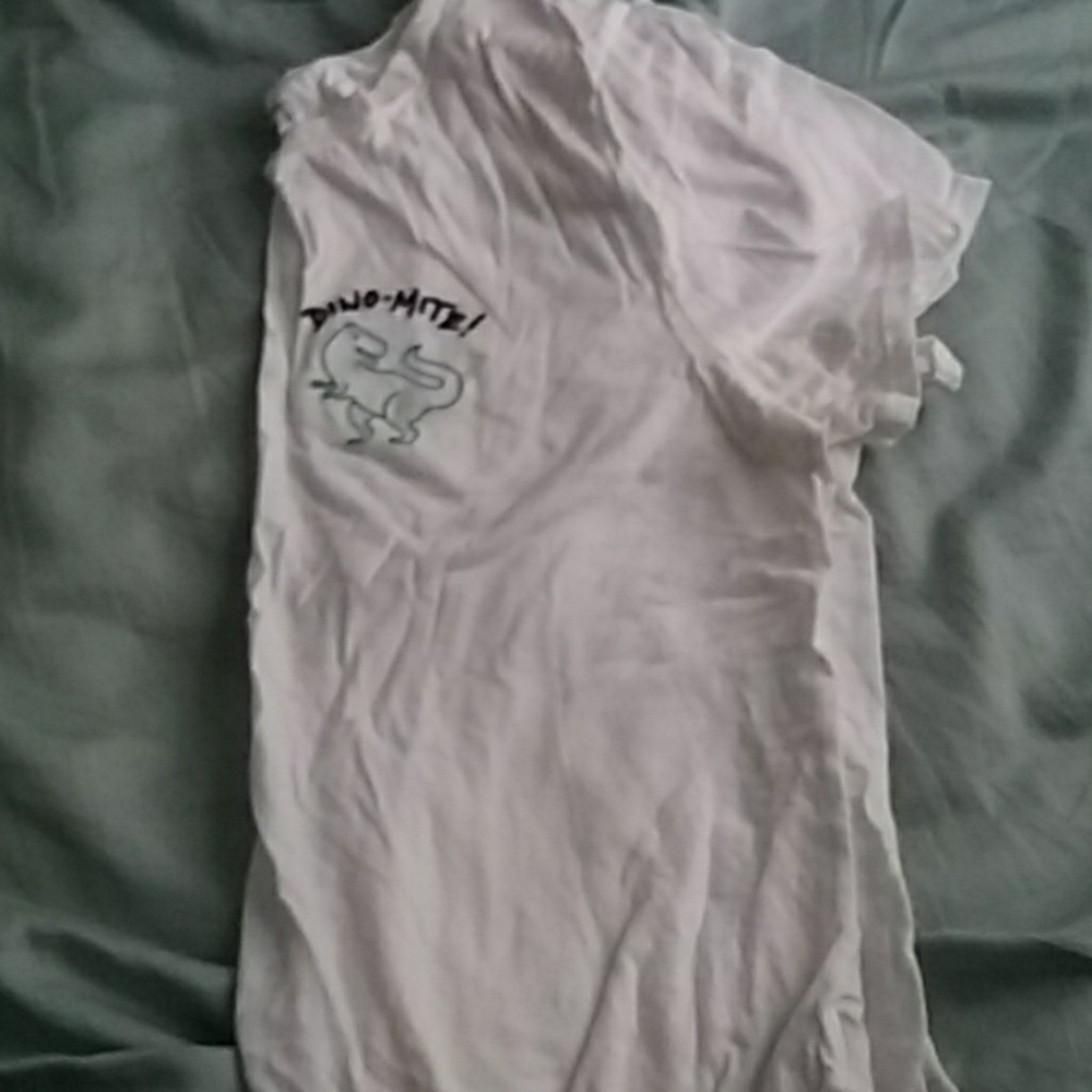 White t shirt with dino detail